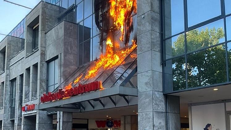 Brand am Einkaufszentrum