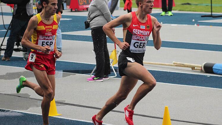 Martin Grau (rechts) teilte sich sein Rennen perfekt ein und arbeitete sich bis auf Platz 2 vor.