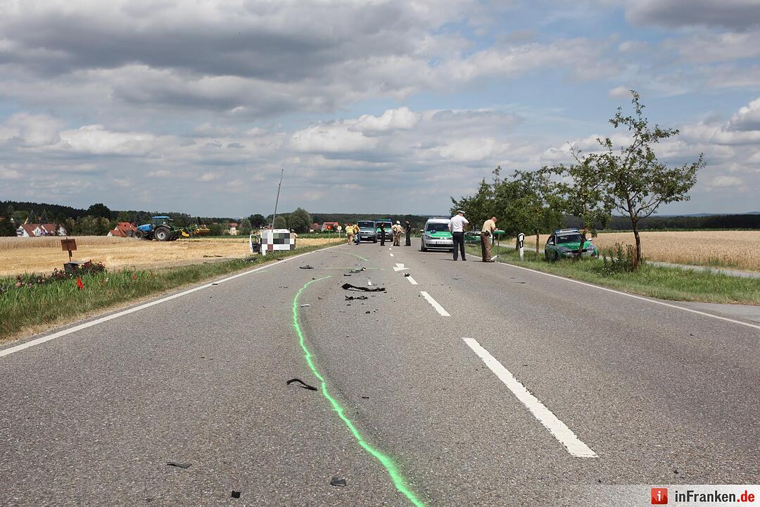 Frontal-Crash auf der B466 bei Kammerstein