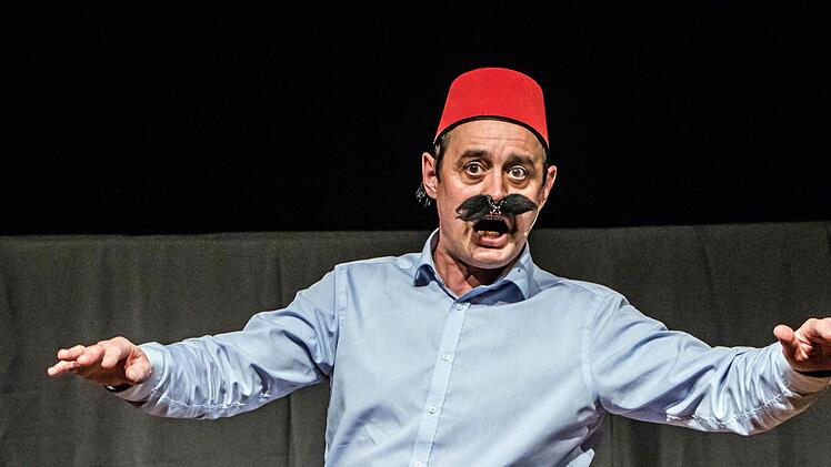 So feiert das Trio "TBC" die offizielle Premiere seines neuen Programms "Aller Unfug ist schwer" im Coburger Kongresshaus.