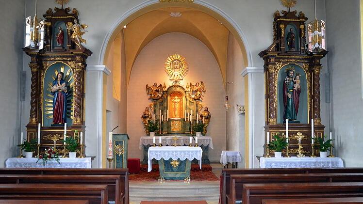 Innenansicht: Blick in den Altarraum von St. Josef Foto: Andrea Spörlein