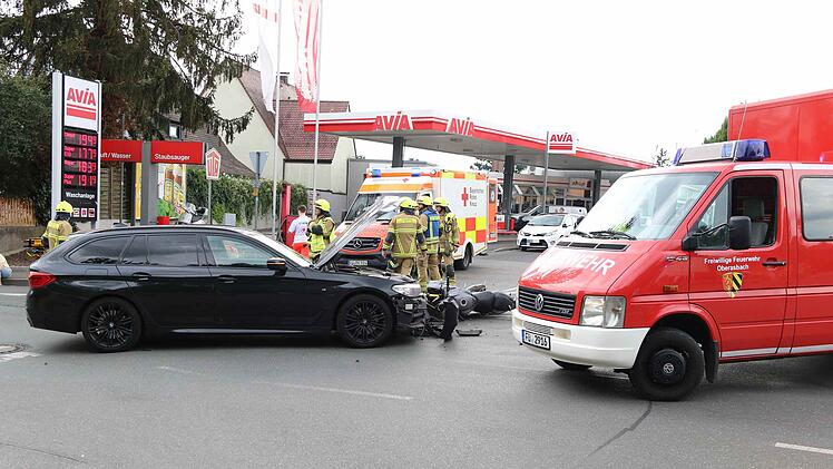 Frontalzusammensto&szlig; zwischen Motorrad und Auto