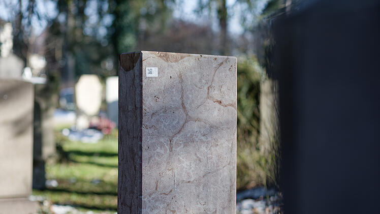 QR-Codes an Münchner Gräbern