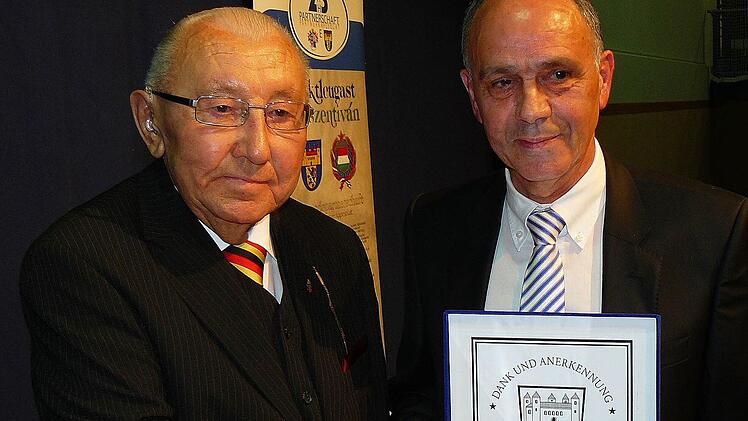 Die Verdienste von Initiator Georg Bauer wurden mit der Verleihung des Ehrentellers des Marktes Marktleugast gewürdigt.