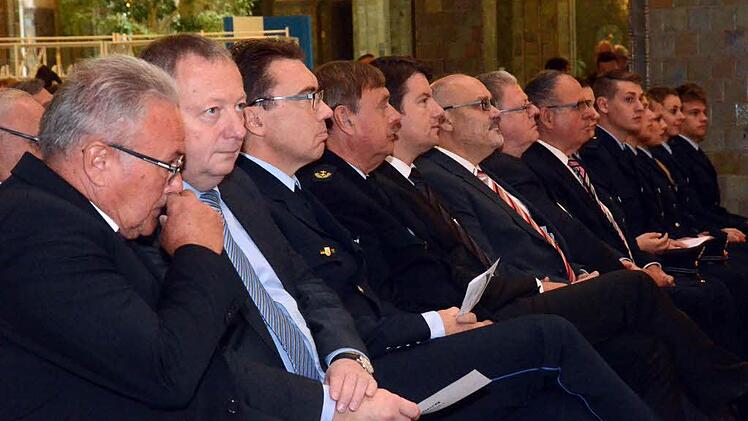 224 Polizeimeisteranwärter des neuen Ausbildungslehrgangs in Oerlenbach wurden in der Bad Kissinger Wandelhalle vereidigt.  Foto: Peter Rauch