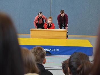 Ramadan Ali, Birgit Werner und Fabian Feder sind die Schauspieler der mobilen Theaterproduktion "Krass!" Foto: Rainer Lutz