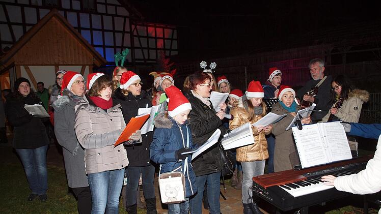 Der Altenbanzer Weihnachtschor erfreute die Besucher mit weihnachtlichen Weisen.Alfred Thieret