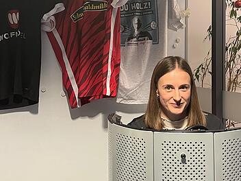 Unser Bild zeigt Madlen Frank als Gast beim Rhöner Fußball-Podcast "Du Holz". Foto: Sebastian Schmitt