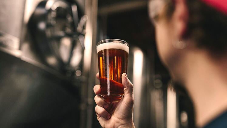 Bis du das erste selbst gebraute Bier in Händen hältst, sind einige Schritte notwendig