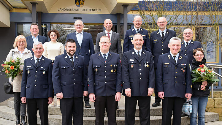 Landkreis Lichtenfels: Stabwechsel bei der Kreisbrandinspektion - als &bdquo;tragende S&auml;ulen&ldquo; gew&uuml;rdigt