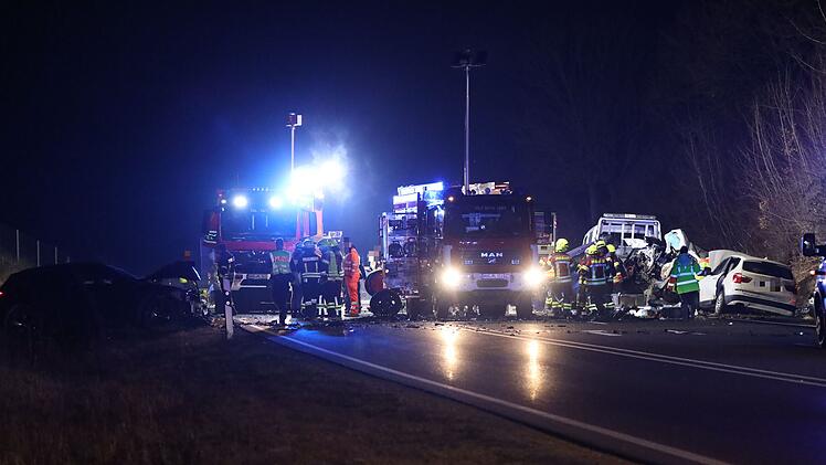 Schwerer Massenunfall auf der B2 bei Pleinfeld &ndash; mehrere Tote