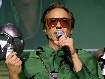 Robert Downey Jr. Dass "Iron Man"-Star Robert Downey Jr. als Dr. Doom ins Marvel-Universum zurückkehrt, ist schon seit 2024 bekannt. Nun gibt es einen ersten Trailer.