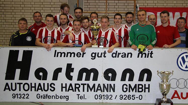So sehen Sieger aus: Die Spieler des FC Kalchreuth überzeugten in Gräfenberg auf ganzer Linie und wiederholten ihren Turniersieg von 2015.