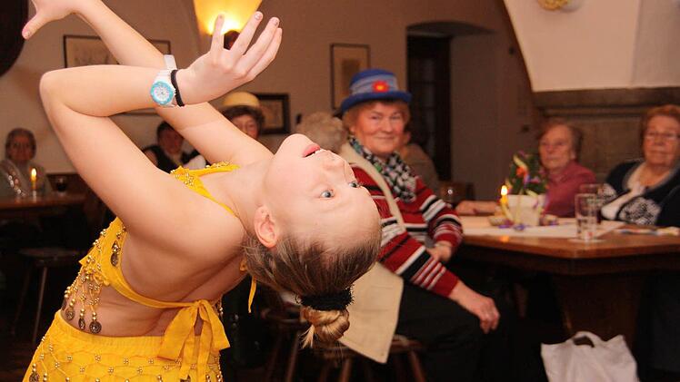 Einen Hauch von Orient brachte die elfährige Larissa mit ihren Solotänzen ein. Foto: Arnold Nöth