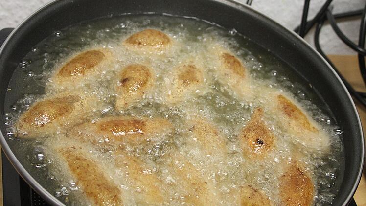 Eine Köstlichkeit: frisch frittierte Kubba oder Kibbe. Foto: Sonny Adam
