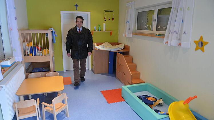 Erster Bürgermeister Gerhard Ellner in der gemeindeeigenen Kinderkrippe  Fotos: Ronald Rinklef