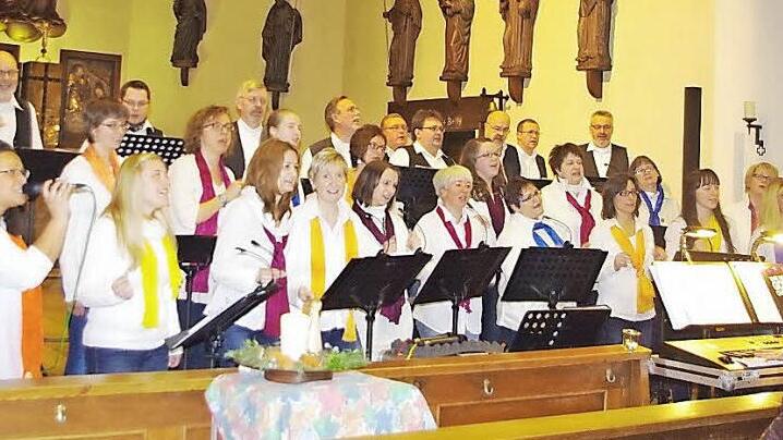 Der Kronacher Gospelchor bot seinen Gästen in der Pfarrkirche in Neuses ein emotionales Musikerlebnis.  Foto: Heike Schülein