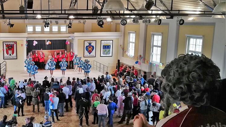 Die Tanzgarde "Blaue Husaren" aus Reiterswiesen. Foto: Sigismund von Dobschütz