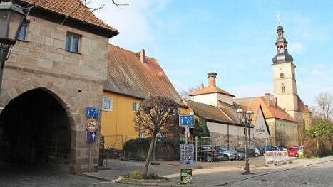 Der Abriss des hier stehenden Hauses macht den Weg frei für die Neugestaltung der Steinwegstraße.