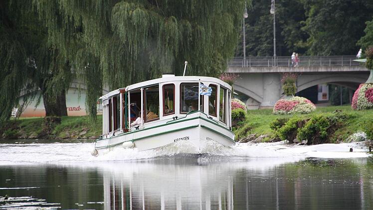 Ein Bild aus einem Vor-Corona-Jahr: Die Kissingen nimmt am Rosengarten Fahrt auf. Im Hintergrund ist die Ludwigsbrücke.  Foto: Ralf Ruppert/Archiv