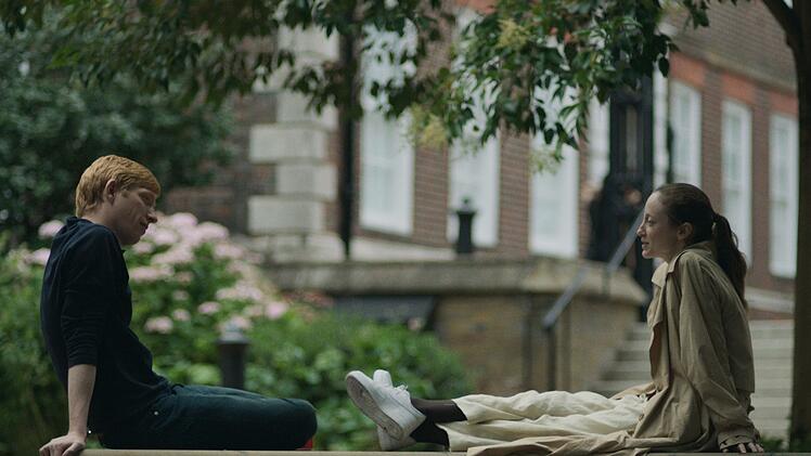 Alice (Andrea Riseborough) und Jack (Domhnall Gleeson) verbringen einen "langsamen" Tag in London. Sie stellen sich ein alternatives Leben vor.