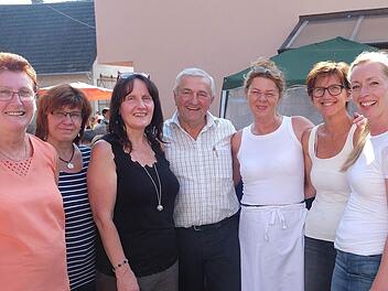 Zum Führungsteam im Obst- und Gartenbauverein gehören (von links) Christa Preissendörfer, Marion Kessler, Astrid Mützel, Kurt Selbert, Silvia Bornkessel, Barbara Karle und Bianca Koberstein.  Foto: Gerd Schaar
