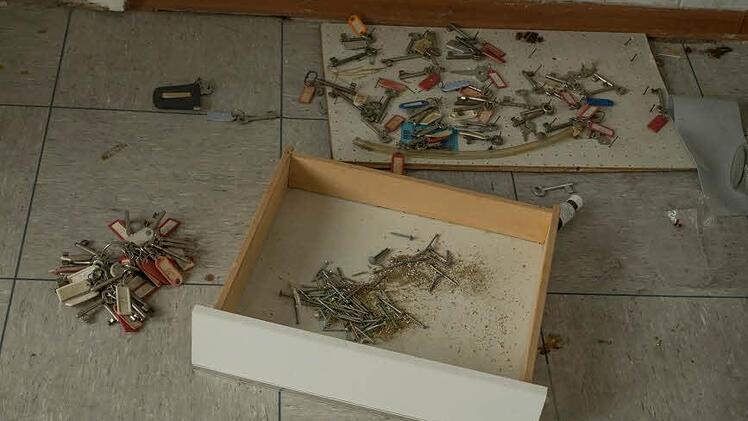 Abgewetzte Teppiche, heruntergekommene Zimmer: Das ehemalige Hotel "Post" in der Ludwigstraße steht seit vielen Jahren leer. Foto: Jürgen Hüfner