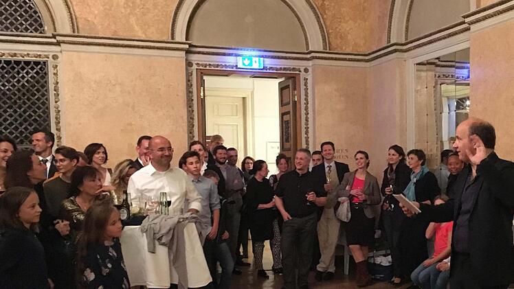 Als Mitglied des vierköpfigen Direktorium hielt Coburgs Generalmusikdirekotr Roland Kluttig die Premieren-Ansprache nach der Aufführung von Puccinis "Tosca" am Landestheater.Foto: Jochen Berger