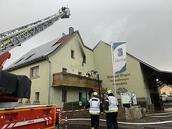 Dachstuhlbrand: Feuer in Haus mit mehreren Ferienwohnungen