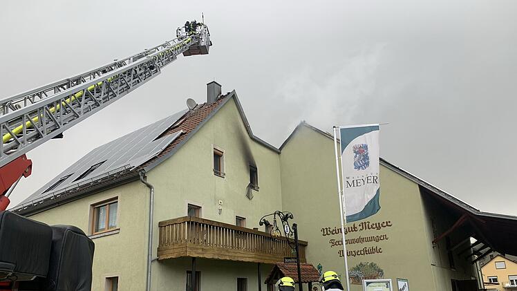 Dachstuhlbrand: Feuer in Haus mit mehreren Ferienwohnungen