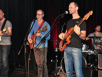 Die Band "Stingchronicity" mit Thomas Schmittinger, Stephan Maria Glöckner, Michael Wilsberg und Achim Klein (von links) begeisterte in Haßfurt.  Foto: Ulrike Langer