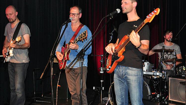 Die Band "Stingchronicity" mit Thomas Schmittinger, Stephan Maria Glöckner, Michael Wilsberg und Achim Klein (von links) begeisterte in Haßfurt.  Foto: Ulrike Langer