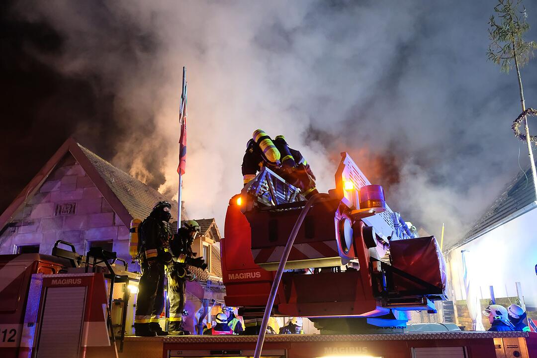Nürnberger Gaststätte geht in Flammen auf: Anwohner evakuiert