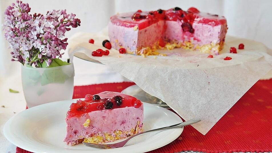 Gelatine sorgt daf&uuml;r, dass der Kuchen sch&ouml;n fest wird.