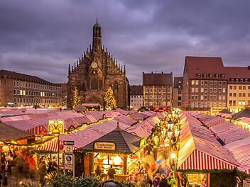 Tatort Christkindlesmarkt: In seinem neuen Roman thematisiert Helmut Weiß, den Terroranschlag in Berlin. Dafür hat er sich neben seinem bekannten Ermittlerduo  Kartl und Neuner auch in die Gefühlswelt des Opfers und Täters versetzt. Adobe Stock/alexgres