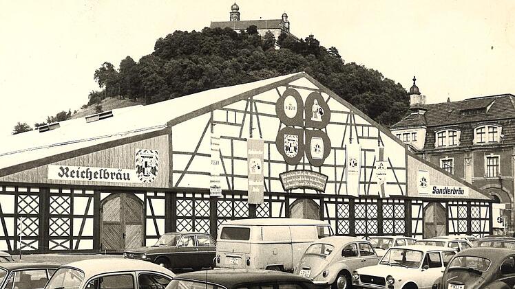 Ruhe vor dem Sturm - die parkenden Autos stören keinen. Foto: Archiv Bayerische Rundschau