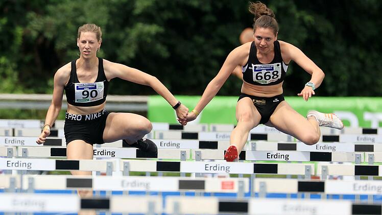 Johanna Büchs (Nr. 90) vom TV DJK Hammelburg sprintete über die 100 Meter Hürden der Frauen auf den starken fünften Rang.