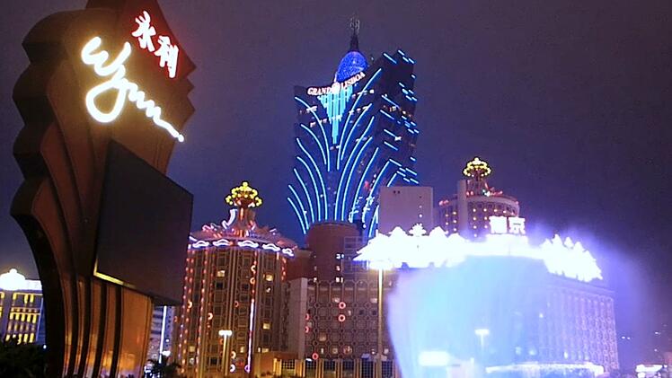 Spielcasinos, wie beispielsweise in Macau, wurden von chinesischen Triaden betrieben, als sie Mao vom chinesischen Festland vertrieb.