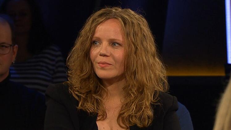 Sarah Bosetti blickte als Gast der "NDR Talk Show" kritisch auf die &ouml;ffentliche politische Debatte.