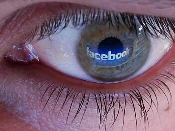 Das Auge von Facebook sieht alles - vor allem wenn es um die privaten Daten der Nutzer geht. Jochen Lübke/dpa