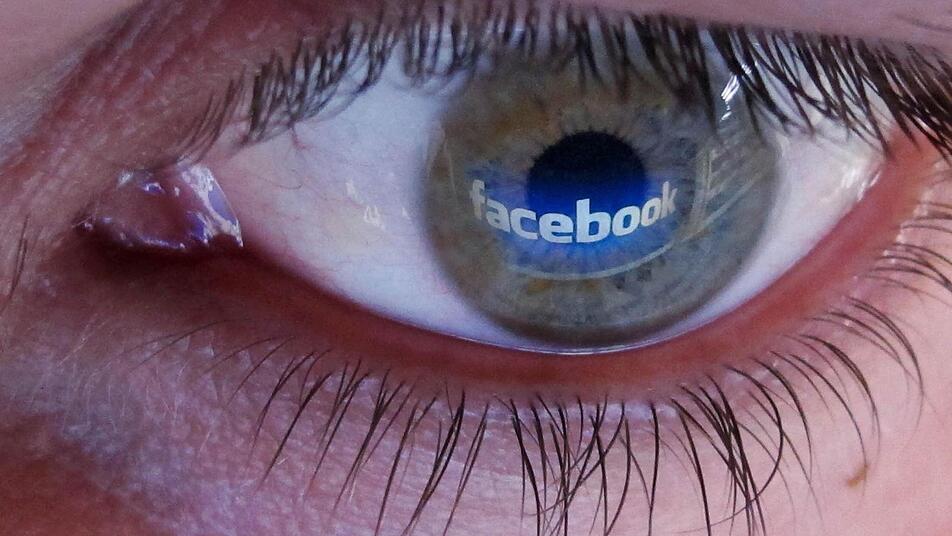 Das Auge von Facebook sieht alles - vor allem wenn es um die privaten Daten der Nutzer geht. Jochen Lübke/dpa
