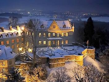 Malerischer Blick aus der Luftperspektive auf Schloss CallenbergFoto: Otmar Fugmann