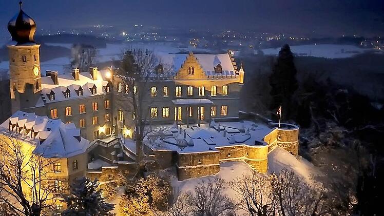 Malerischer Blick aus der Luftperspektive auf Schloss CallenbergFoto: Otmar Fugmann