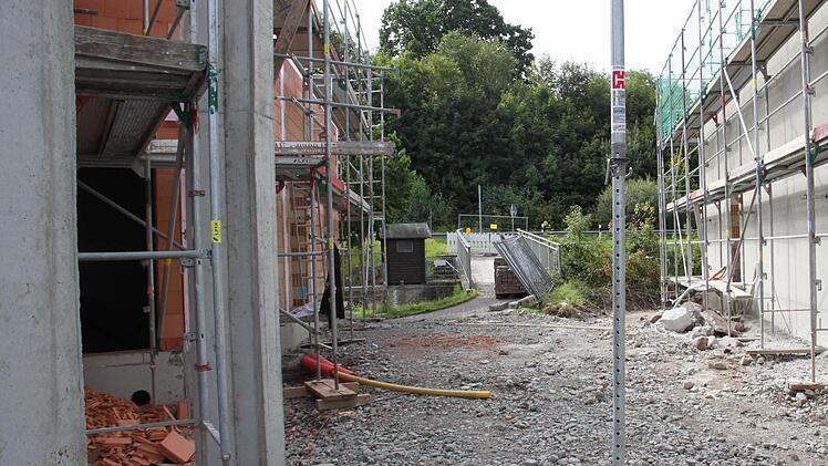 Hier der Blick von der Baustelle aus. Wenn die abgeschlossen ist, wird übrigens auch der Weg wieder freigegeben.