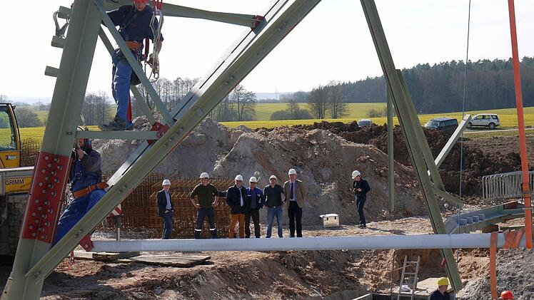 Auf der Baustelle für die 380-kV-Trasse bei Trübenbach (Gemeinde Weidhausen). Foto: Berthold Köhler