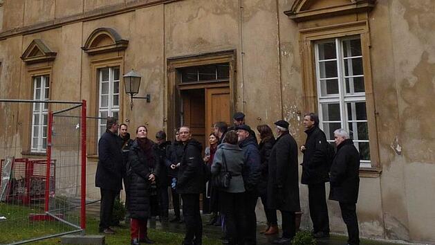 Die Mitglieder der Arbeitsgemeinschaft "Historische Städte" waren auch im Innenhof des Michaelbergs. Foto: Pressestelle Bamberg