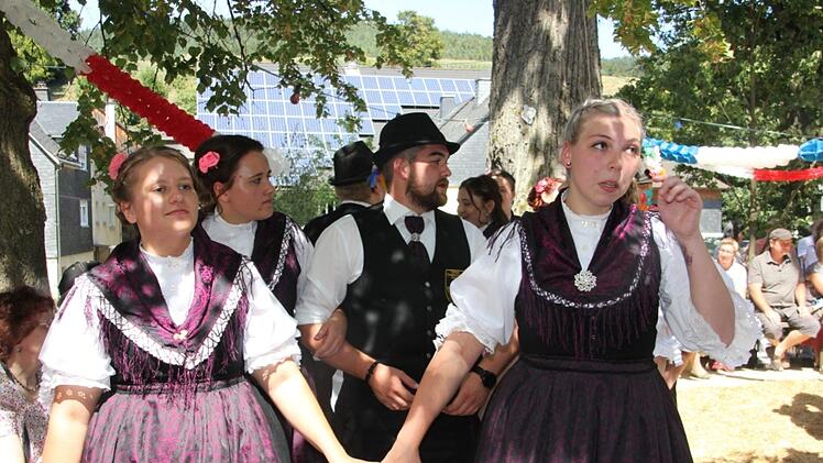 Ebersdorf hält auf seiner Kerwa die Traditionen hoch.Veronika Schadeck