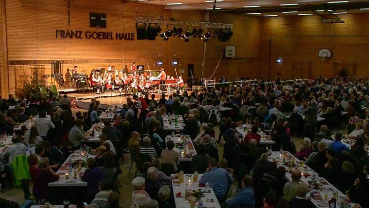 Impressionen vom Weihnachtskonzert in der Franz-Goebel-Halle in RödentalFoto: Vincent Kaibarta