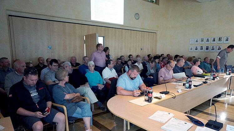 Der Sitzungssaal war zur Sitzung des Marktgemeinderates völlig überfülltRichard Sänger