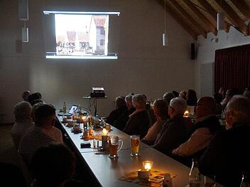 Der Rhönklub Zweigverein Walddörfer zeigt den alten Film von Josef Holzheimer aus dem Jahr 1949.  Foto: Marion Eckert